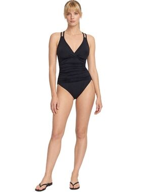 La Blanca One-Piece Swimsuit Bathing Suit Underwire Ruching Criss Cross Straps